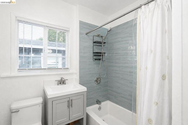 3221 Delaware St, Oakland, CA 94602