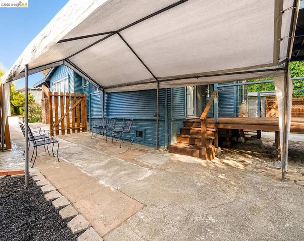 3221 Delaware St, Oakland, CA 94602