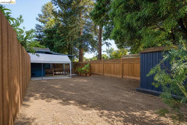 3221 Delaware St, Oakland, CA 94602