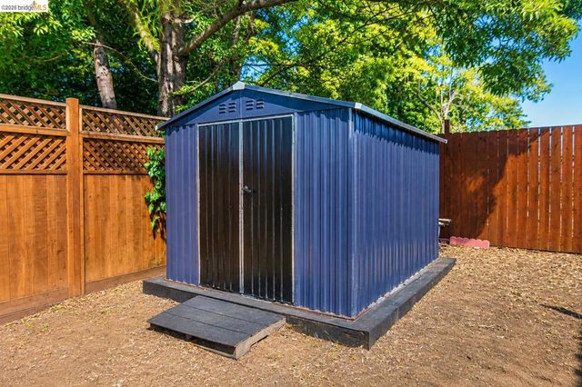 3221 Delaware St, Oakland, CA 94602