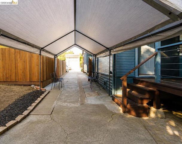 3221 Delaware St, Oakland, CA 94602