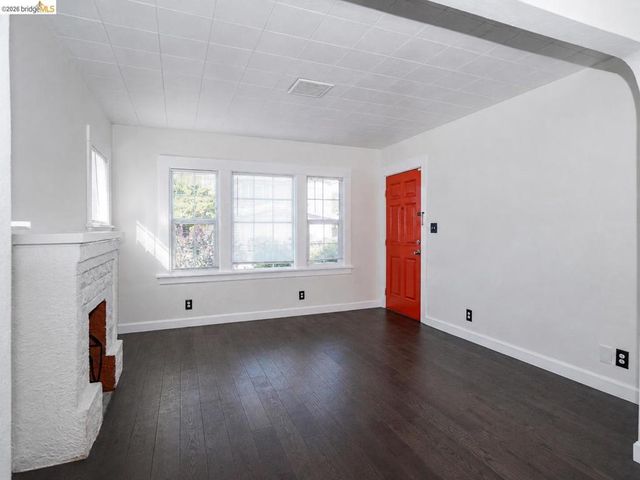 3221 Delaware St, Oakland, CA 94602