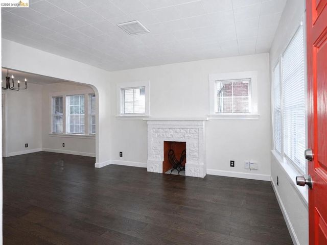 3221 Delaware St, Oakland, CA 94602