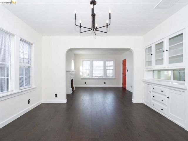 3221 Delaware St, Oakland, CA 94602