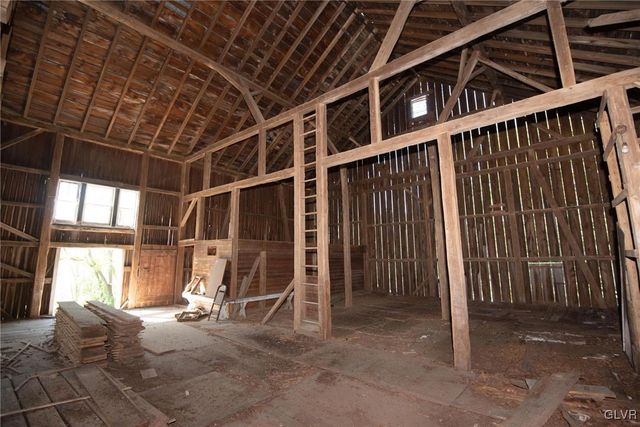 6241 Hickory Road, Washington Twp, PA 18080