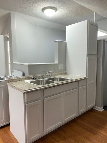 445 Greenwood Ave Apt C, Clarksville, TN 37040
