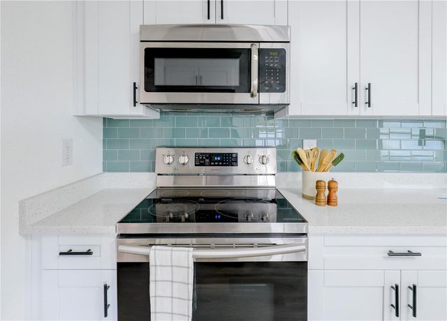 9010 W HAMILTON AVENUE, Tampa, FL 33615