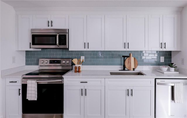 9010 W HAMILTON AVENUE, Tampa, FL 33615