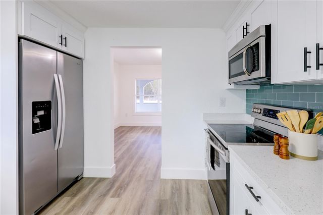 9010 W HAMILTON AVENUE, Tampa, FL 33615