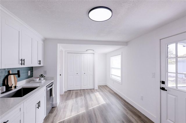 9010 W HAMILTON AVENUE, Tampa, FL 33615