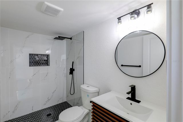 9010 W HAMILTON AVENUE, Tampa, FL 33615