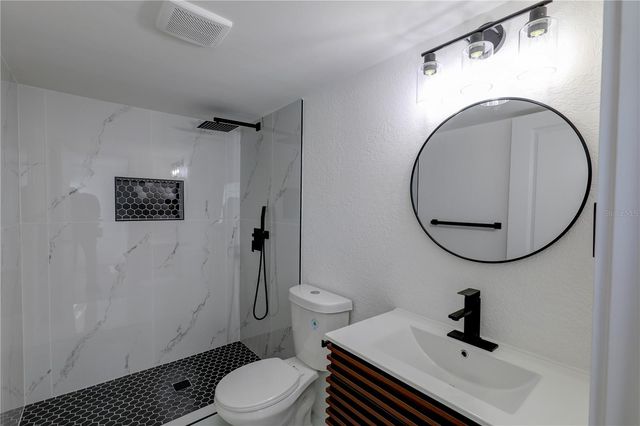 9010 W HAMILTON AVENUE, Tampa, FL 33615