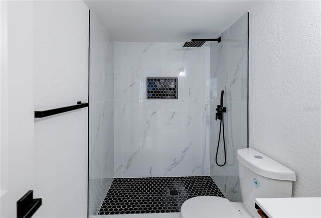 9010 W HAMILTON AVENUE, Tampa, FL 33615