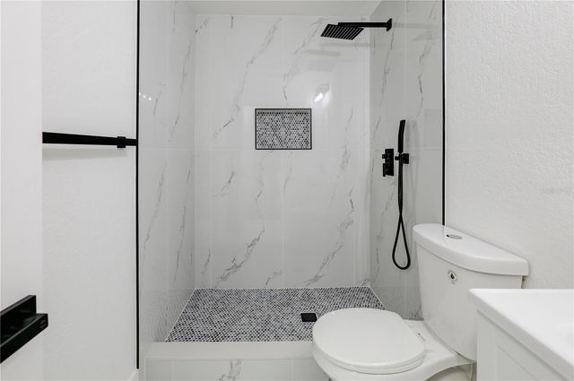 9010 W HAMILTON AVENUE, Tampa, FL 33615