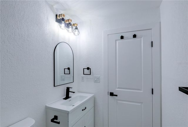 9010 W HAMILTON AVENUE, Tampa, FL 33615