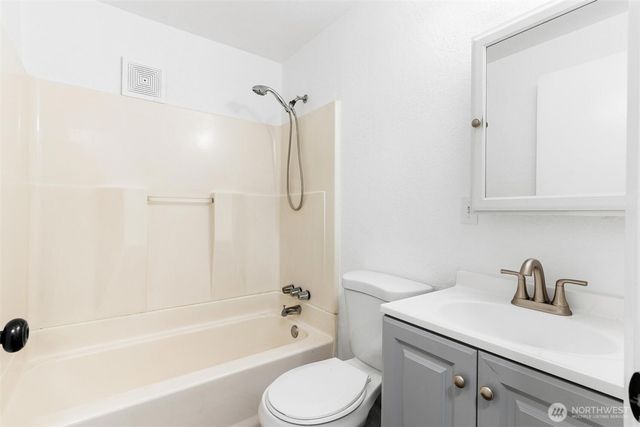 9221 -9223 North Lake Drive SW, Lakewood, WA 98498