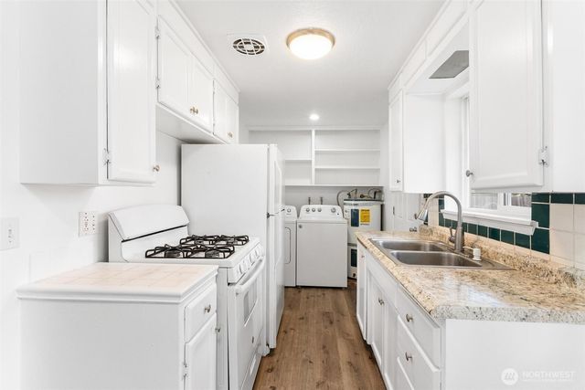 9221 -9223 North Lake Drive SW, Lakewood, WA 98498