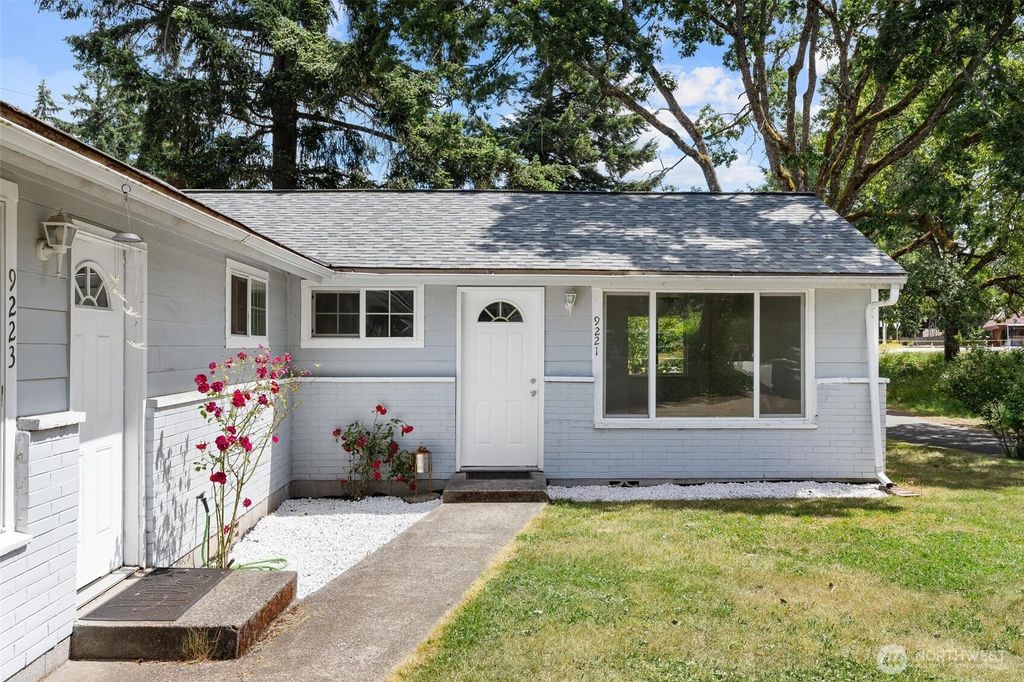 9221 -9223 North Lake Drive SW, Lakewood, WA 98498