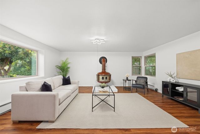 7020 S 120th Place, Seattle, WA 98178