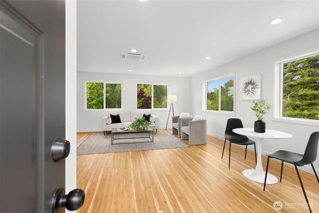 7020 S 120th Place, Seattle, WA 98178