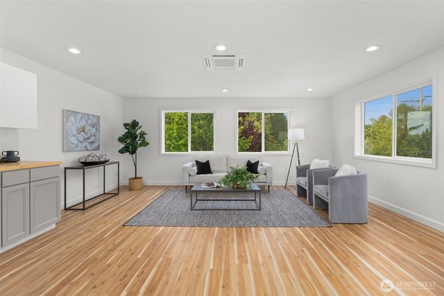 7020 S 120th Place, Seattle, WA 98178