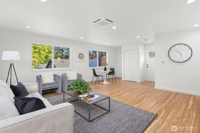 7020 S 120th Place, Seattle, WA 98178