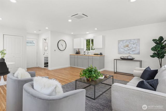 7020 S 120th Place, Seattle, WA 98178