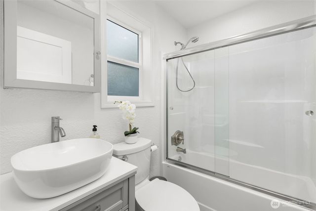 7020 S 120th Place, Seattle, WA 98178