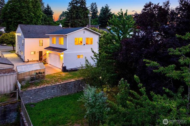 7020 S 120th Place, Seattle, WA 98178