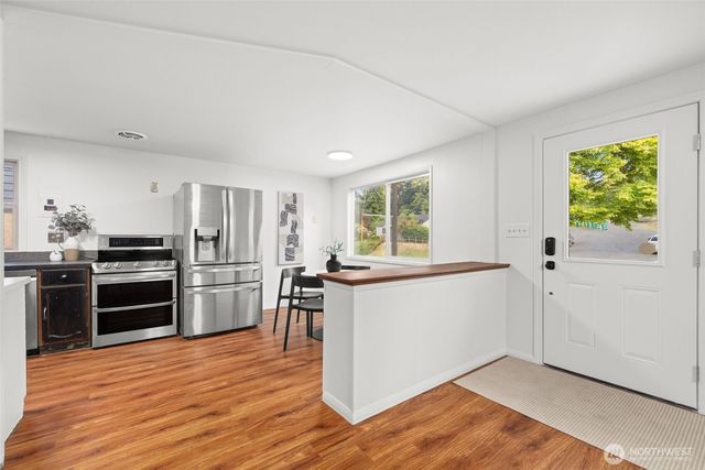 7020 S 120th Place, Seattle, WA 98178
