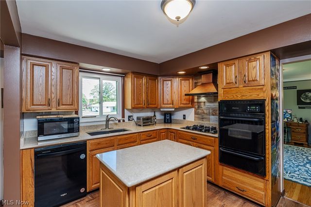 1055 Twilight Drive, Seven Hills, OH 44131