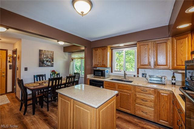 1055 Twilight Drive, Seven Hills, OH 44131