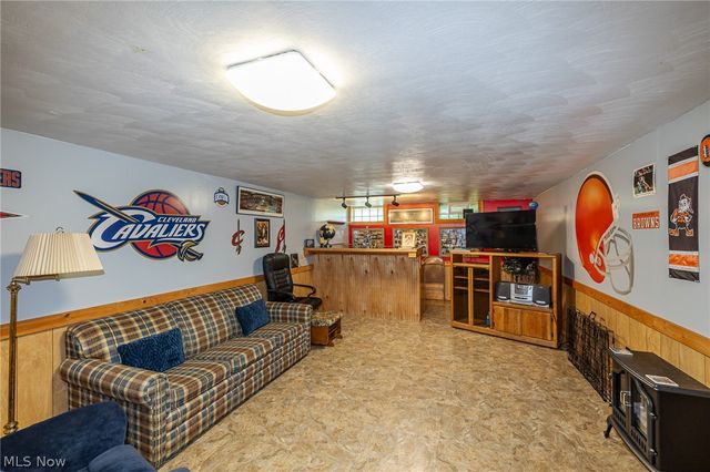 1055 Twilight Drive, Seven Hills, OH 44131