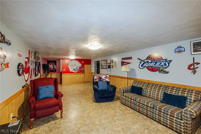 1055 Twilight Drive, Seven Hills, OH 44131