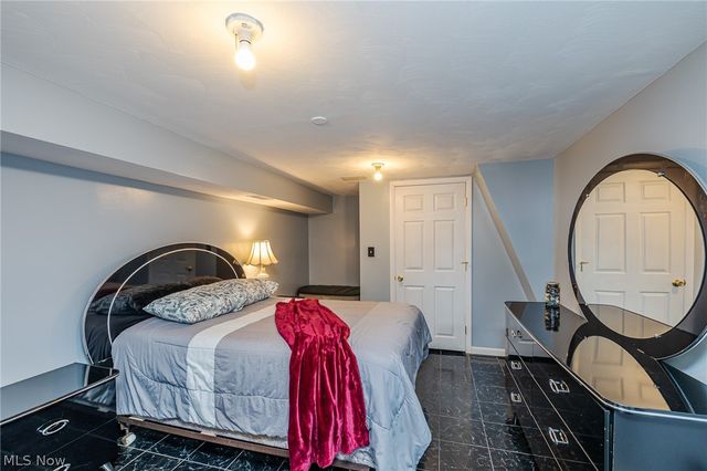 1055 Twilight Drive, Seven Hills, OH 44131