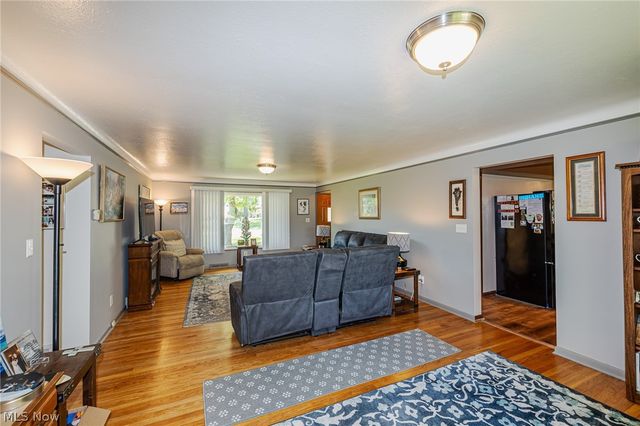 1055 Twilight Drive, Seven Hills, OH 44131