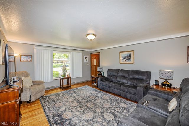 1055 Twilight Drive, Seven Hills, OH 44131