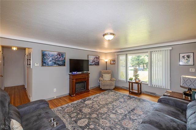 1055 Twilight Drive, Seven Hills, OH 44131