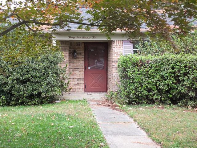 2904 Augusta CIR, Virginia Beach, VA 23453