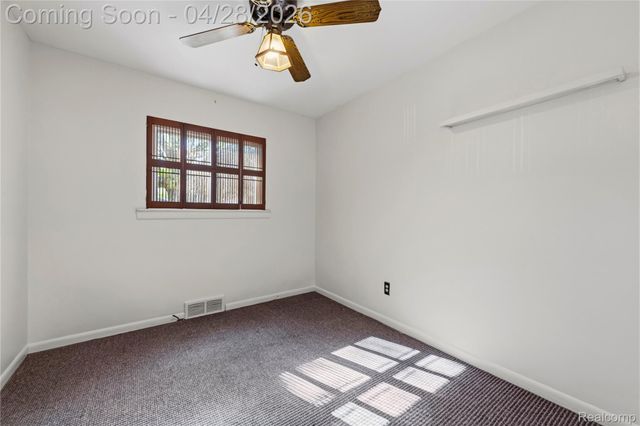 2669 Longmeadow Drive, Trenton, MI 48183