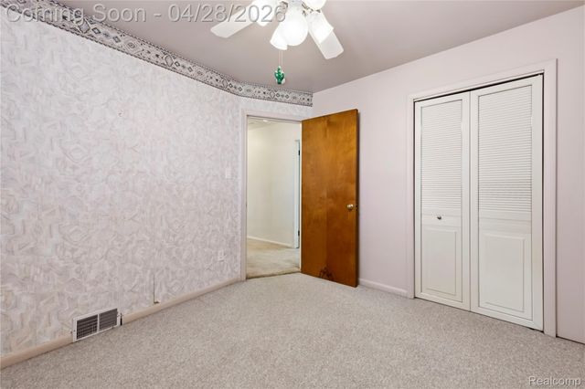 2669 Longmeadow Drive, Trenton, MI 48183