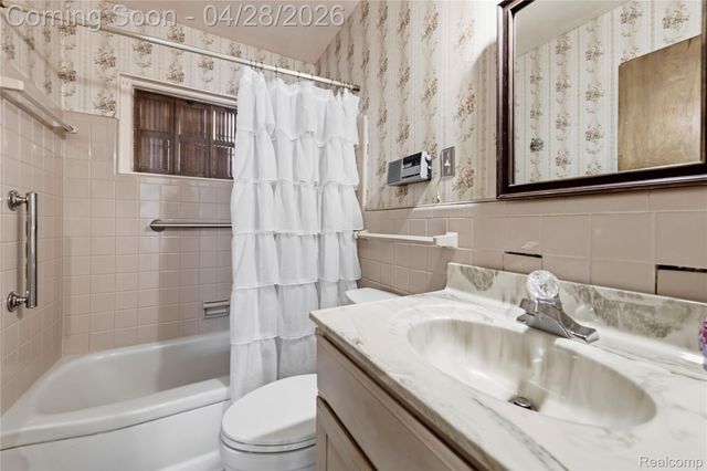 2669 Longmeadow Drive, Trenton, MI 48183