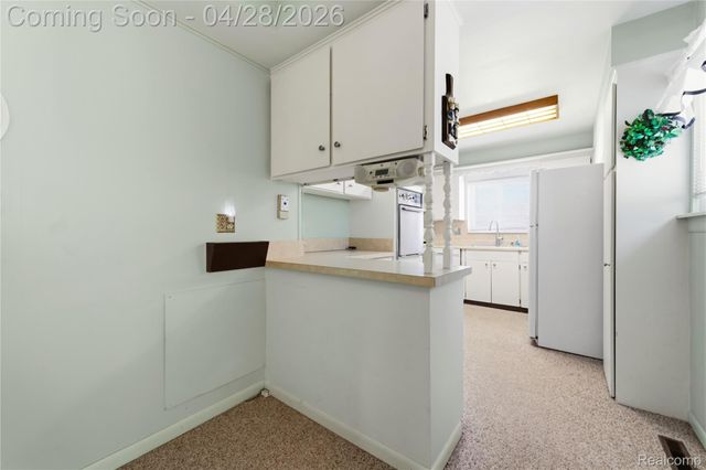 2669 Longmeadow Drive, Trenton, MI 48183