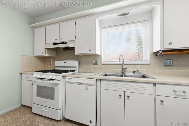 2669 Longmeadow Drive, Trenton, MI 48183