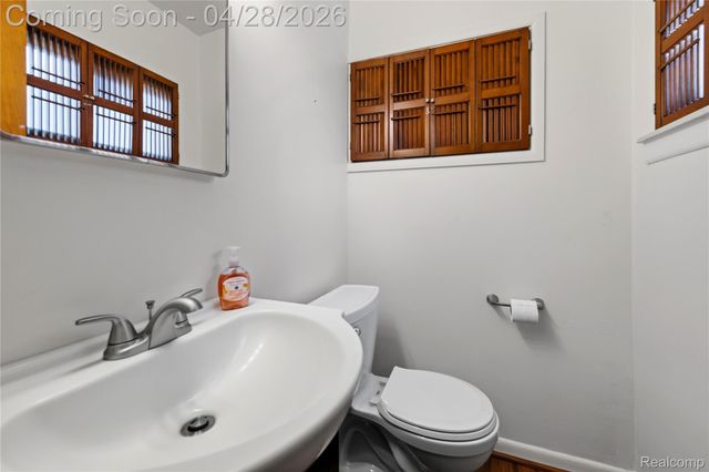 2669 Longmeadow Drive, Trenton, MI 48183