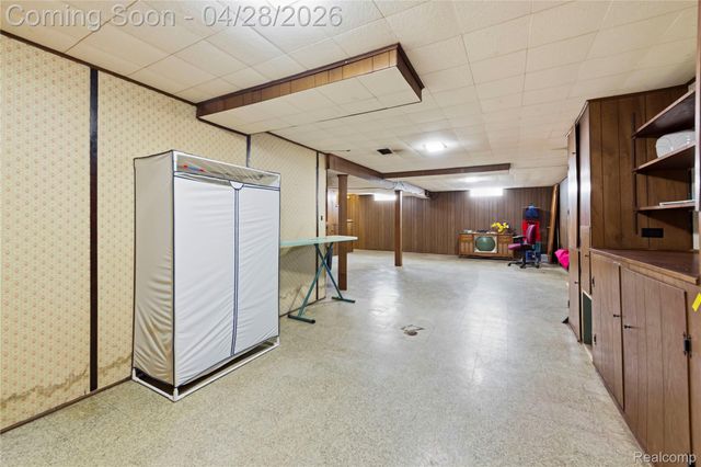 2669 Longmeadow Drive, Trenton, MI 48183