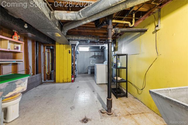 2669 Longmeadow Drive, Trenton, MI 48183