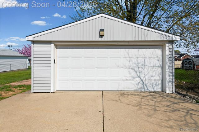 2669 Longmeadow Drive, Trenton, MI 48183