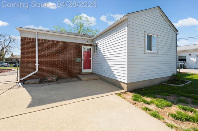 2669 Longmeadow Drive, Trenton, MI 48183
