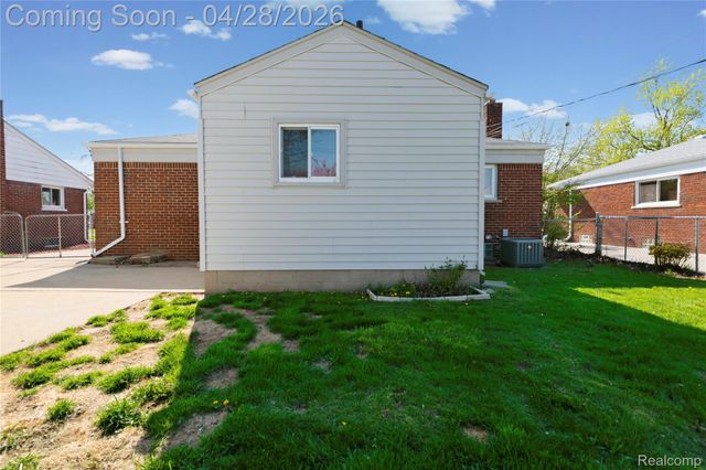 2669 Longmeadow Drive, Trenton, MI 48183